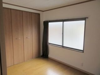 周南市富田新町北２４１８番地の２　４号