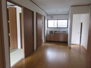 周南市富田新町北２４１８番地の２　４号