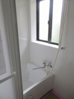 周南市富田新町北２４１８番地の２　４号